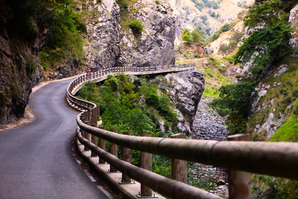 Ruta por Picos de Europa en moto.